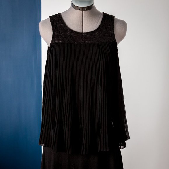 Black Pleated Tank Top - Picture 1 of 3